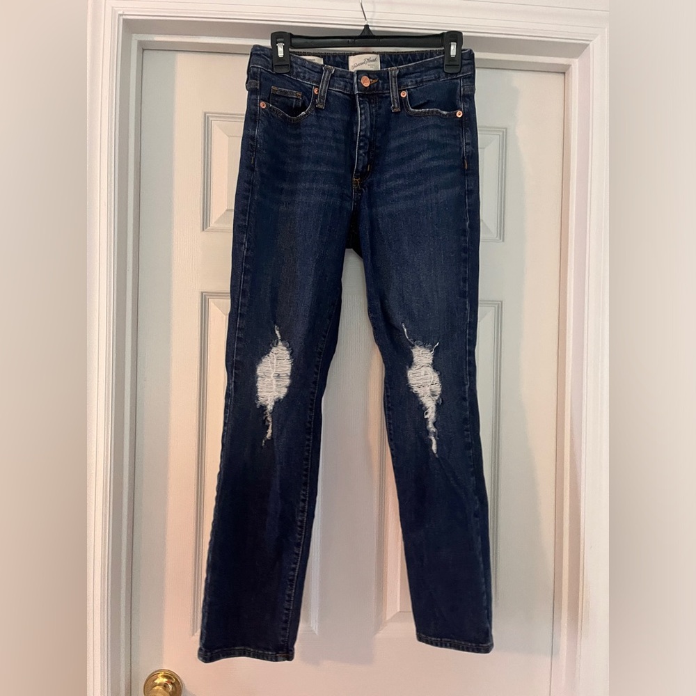 Universal thread high-rise slim straight jeans. Size 4/27 regular.